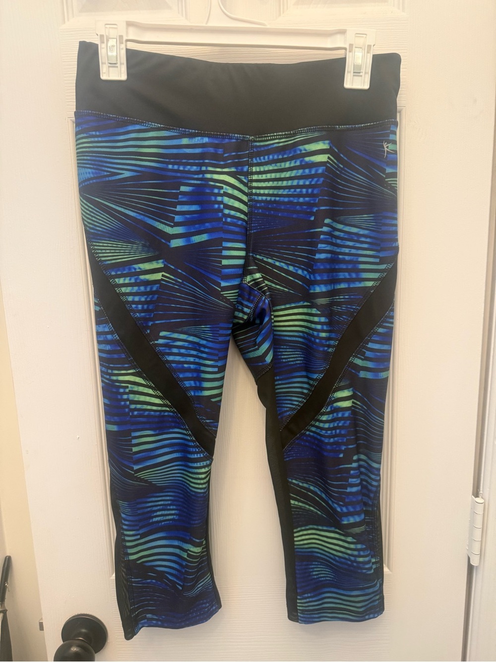 Danskin Now Blue & Green Patterned Capri Leggings with Black Waistband  sz 8/10